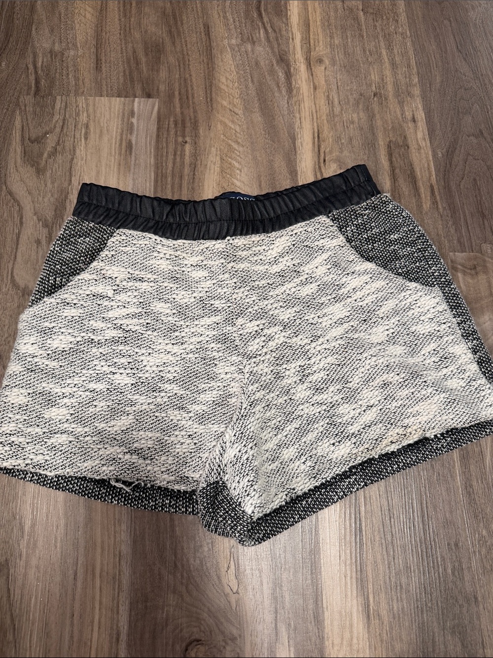 Vigoss Black & Cream Marled Knit High-Waist Shorts